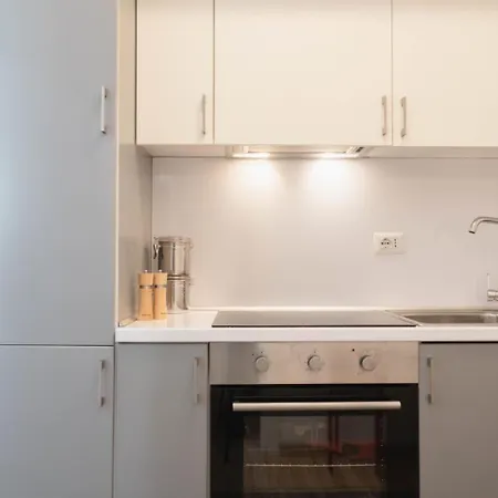 21 Apartment *